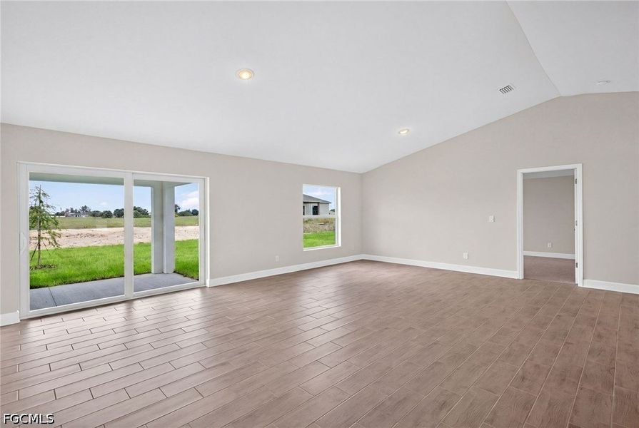 Spacious, unfurnished interior of a new home in Cape Coral, Cape Coral (Image 13).
