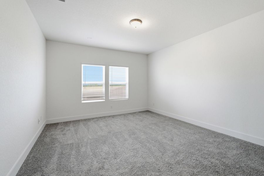 Spacious, unfurnished interior of a new home in Garden Grove, San Antonio (Image 28).