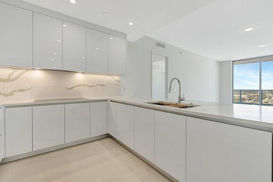 Nautilus 2105 kitchen