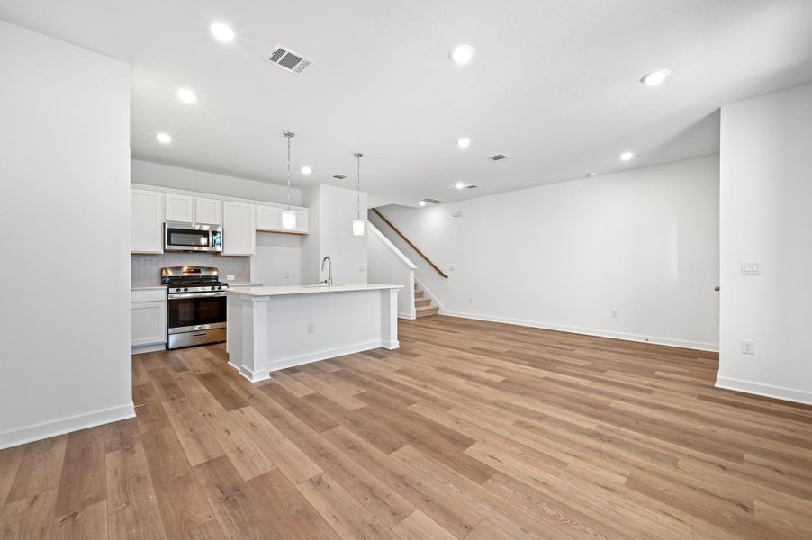 Spacious, unfurnished interior of a new home in , Buda (Image 14).