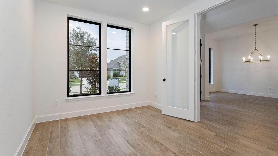 Spacious, unfurnished interior of a new home in Candela, Richmond (Image 9).