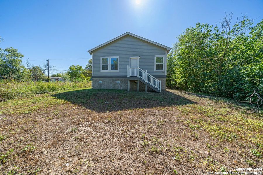 Exterior details and patio area of a home in , San Antonio (Image 17).
