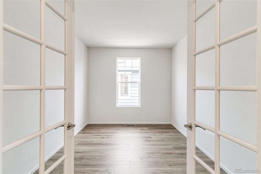 Spacious, unfurnished interior of a new home in Terrain Oak Valley, Castle Rock (Image 25).