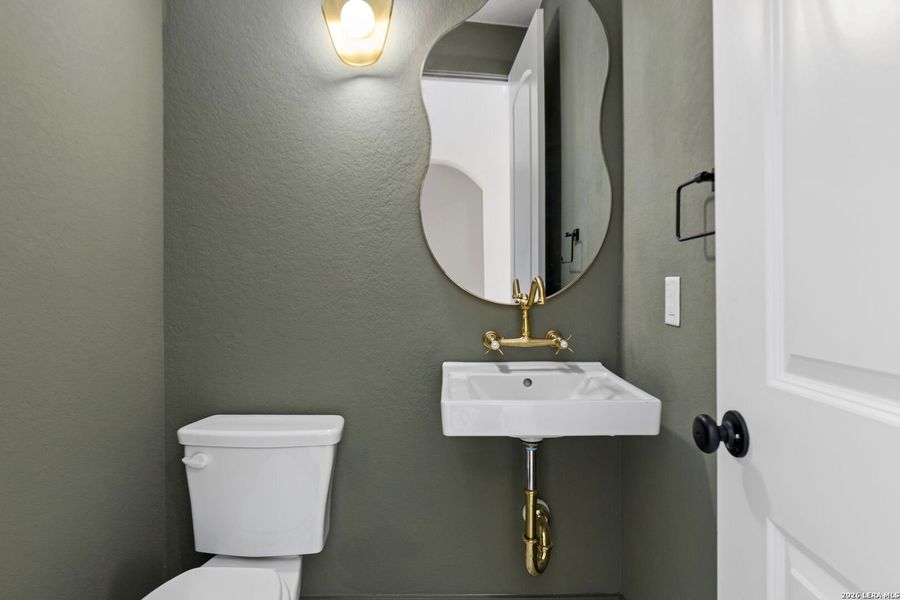 Furnished interior view inside a new home in , Boerne (Image 40).