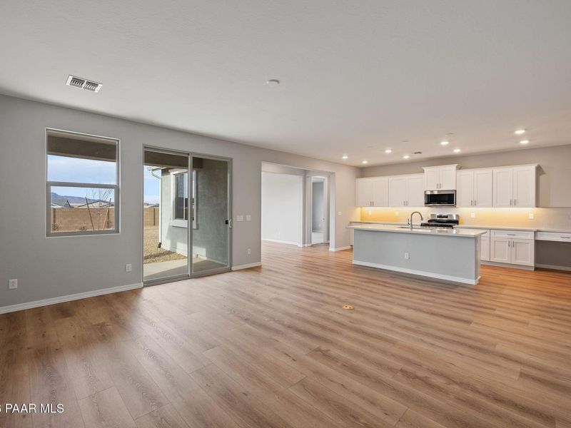 Spacious, unfurnished interior of a new home in North Ridge at Pronghorn Ranch, Prescott Valley (Image 22). Spacious, unfurnished interior of a new home in North Ridge at Pronghorn Ranch, Prescott Valley (Image 22).