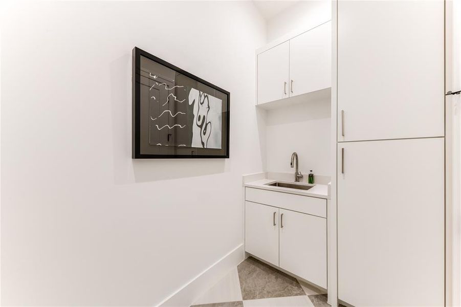 Furnished interior view inside a new home in , Dallas (Image 24).