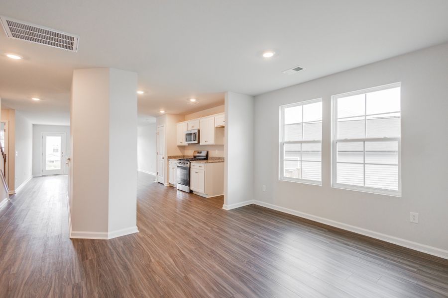 Spacious, unfurnished interior of a new home in Bluefield, Lexington (Image 20). Spacious, unfurnished interior of a new home in Bluefield, Lexington (Image 20).