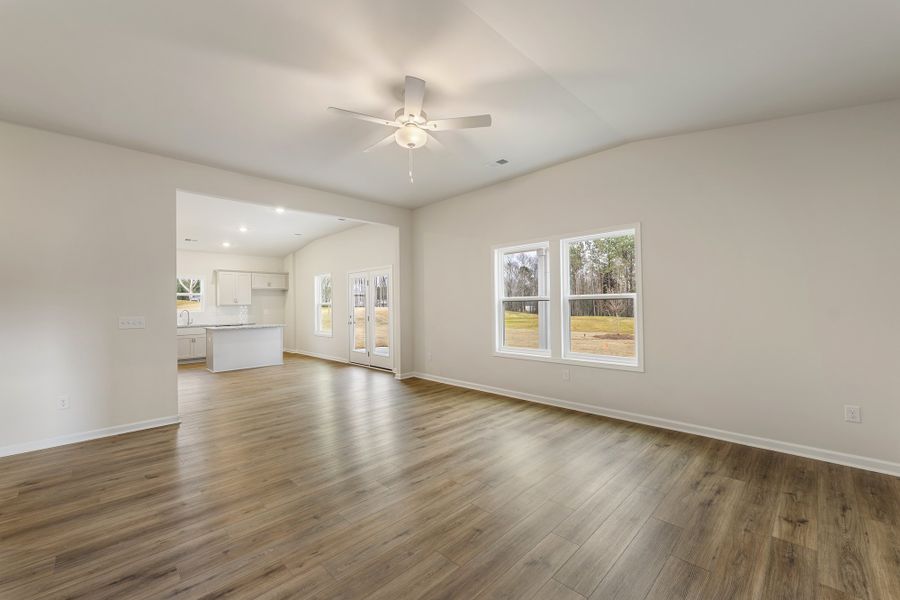 Spacious, unfurnished interior of a new home in Fairview Falls, Chesnee (Image 15).