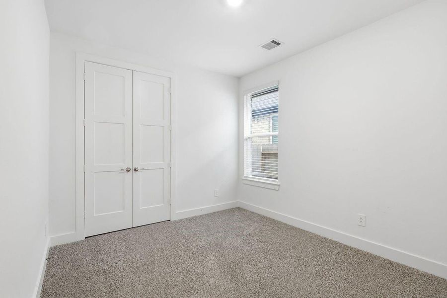 Spacious, unfurnished interior of a new home in Hills of Westlake, Conroe (Image 21).