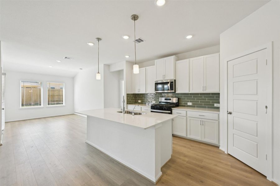 Photo is not of the actual home, but is an inspirational photo of builder’s model home and may depict options, furnishings, and/or decorator features that are not included Photo is not of the actual home, but is an inspirational photo of builder’s model home and may depict options, furnishings, and/or decorator features that are not included
