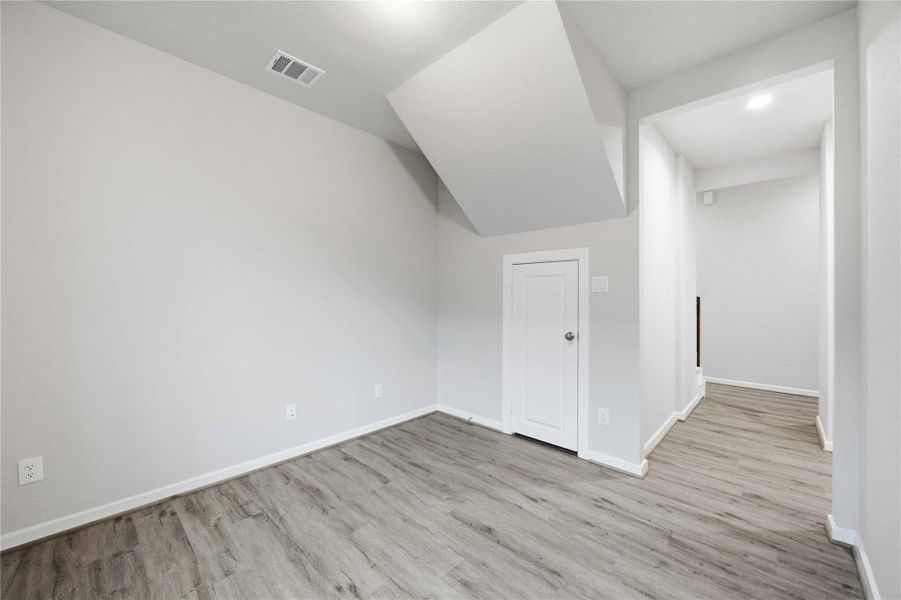Spacious, unfurnished interior of a new home in , La Marque (Image 25).
