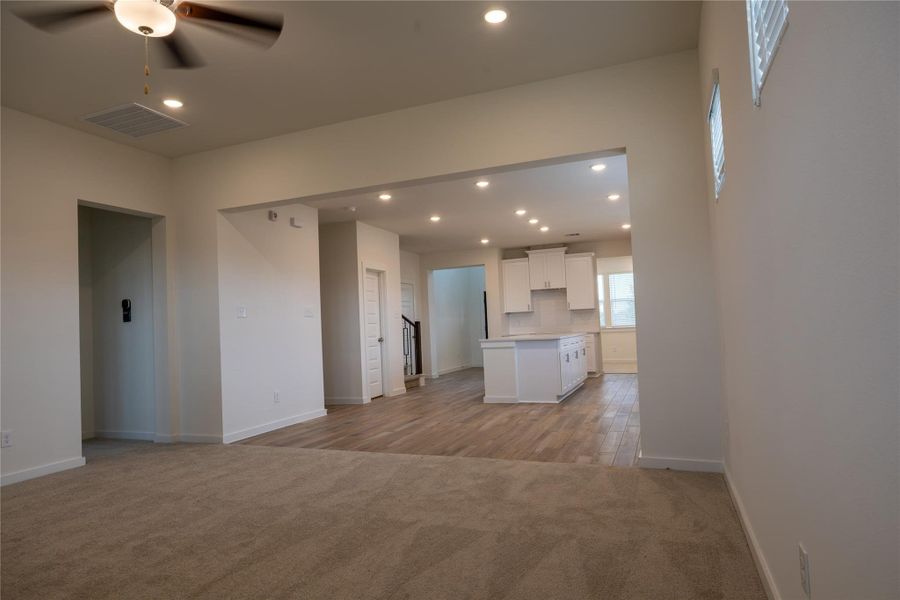 Spacious, unfurnished interior of a new home in Ashland, Angleton (Image 10).