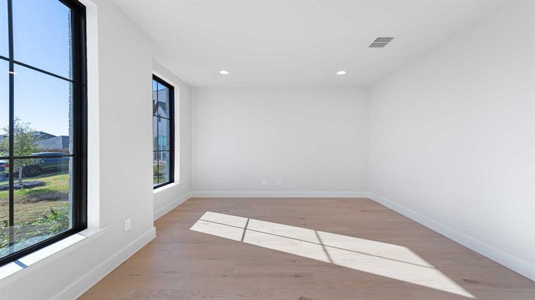 Spacious, unfurnished interior of a new home in Ventana 70', Fort Worth (Image 19).