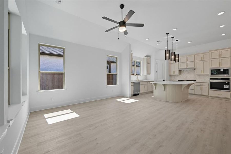 Spacious, unfurnished interior of a new home in Gateway Village - The Reserve: 45ft. lots, Denison (Image 16). Spacious, unfurnished interior of a new home in Gateway Village - The Reserve: 45ft. lots, Denison (Image 16).