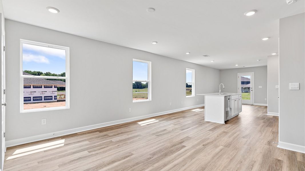 Spacious, unfurnished interior of a new home in Colonial East, Panama City Beach (Image 14).