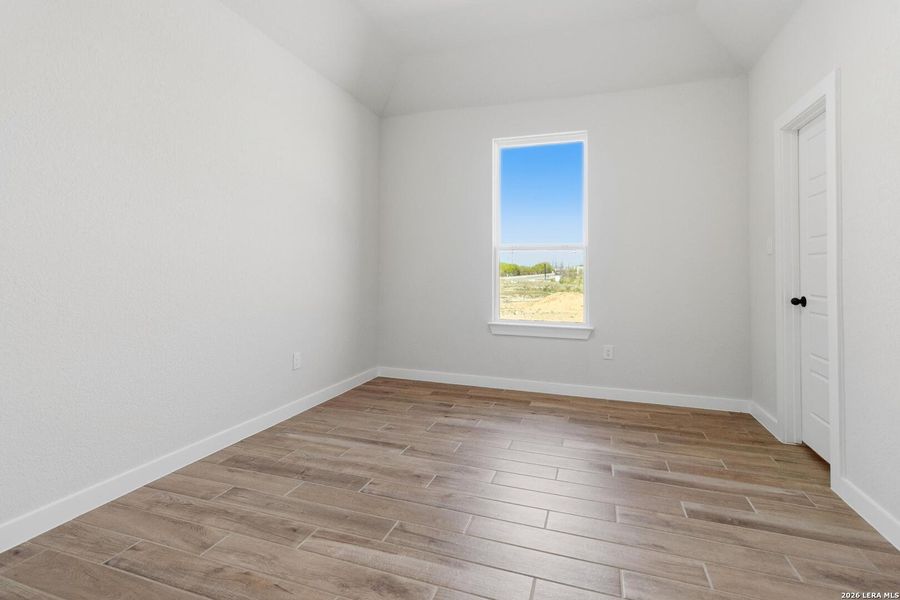 Spacious, unfurnished interior of a new home in Alamo Estates, San Antonio (Image 26).