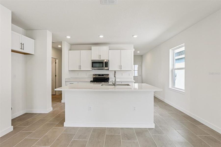 Furnished interior view inside a new home in Willowbrook North, Winter Haven (Image 8). Furnished interior view inside a new home in Willowbrook North, Winter Haven (Image 8).