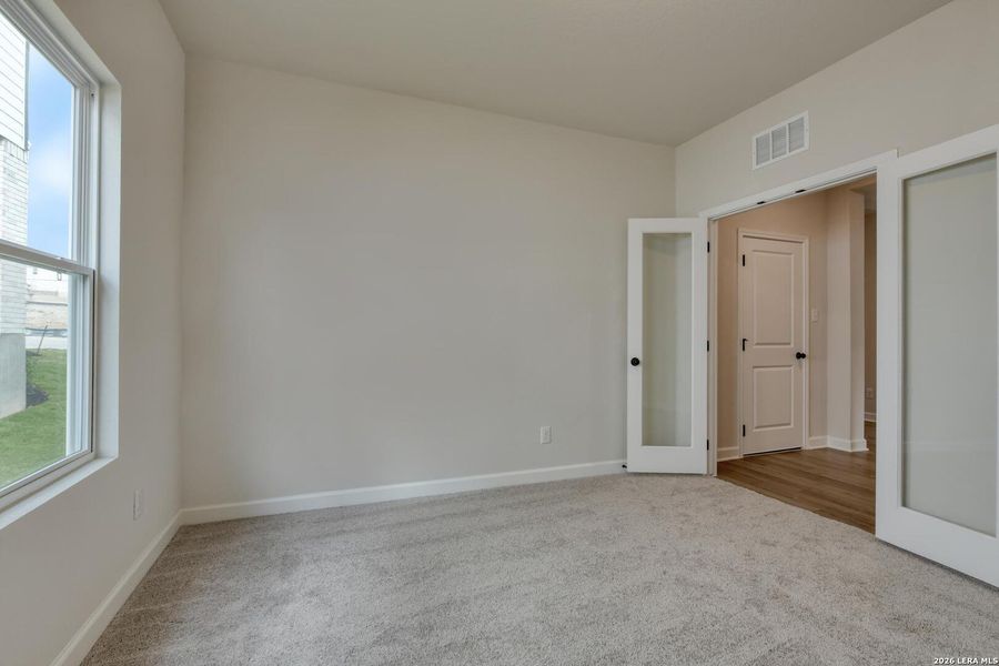 Spacious, unfurnished interior of a new home in Nopal Valley, San Antonio (Image 16).