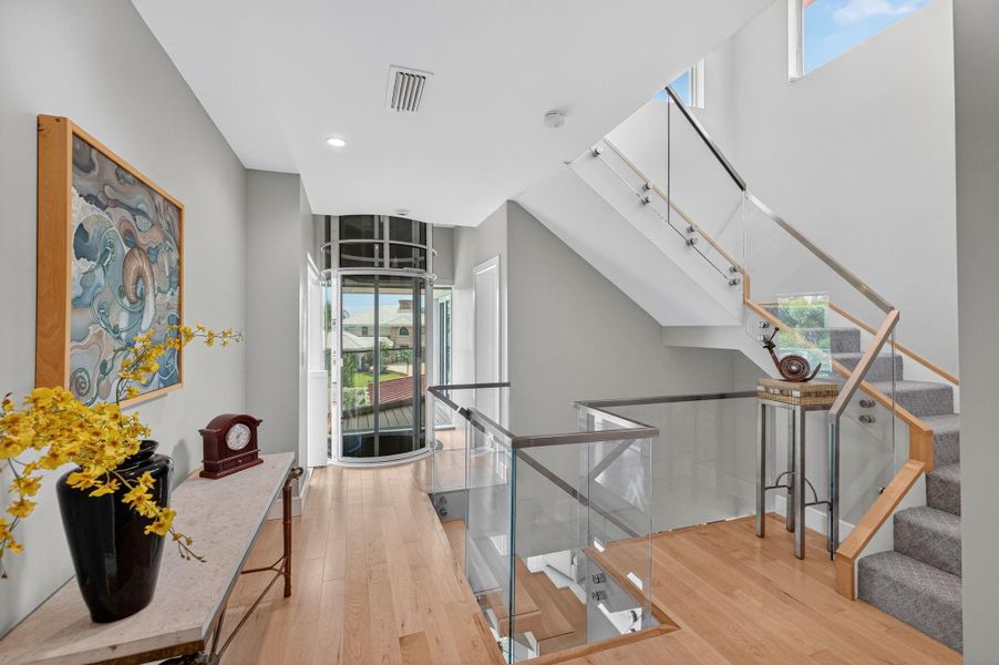 Furnished interior view inside a new home in , Fort Lauderdale (Image 55).