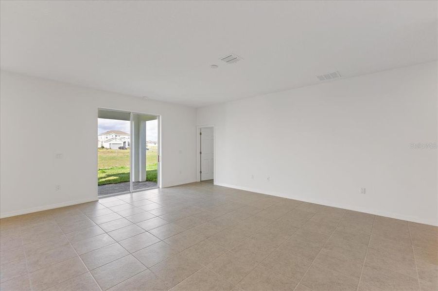 Spacious, unfurnished interior of a new home in Tarpon Bay, Haines City (Image 9). Spacious, unfurnished interior of a new home in Tarpon Bay, Haines City (Image 9).