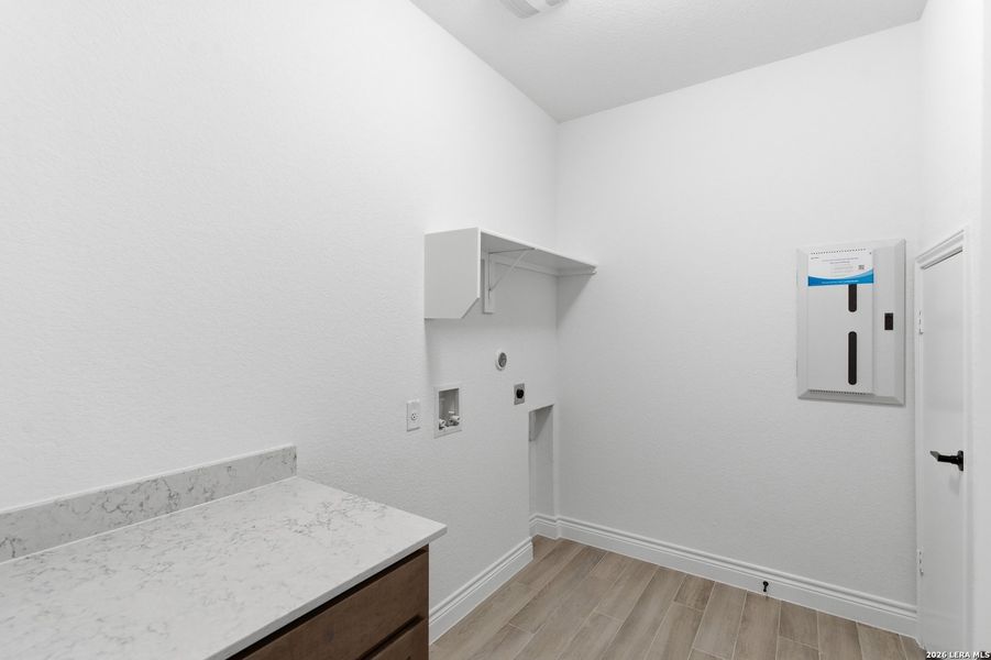 Spacious, unfurnished interior of a new home in Davis Ranch, San Antonio (Image 38).