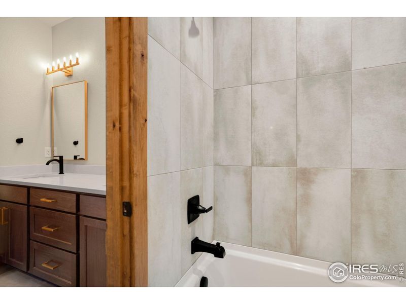 Upstairs full bathroom