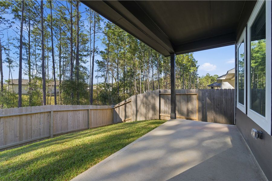 Exterior details and patio area of a home in Magnolia Springs, Montgomery (Image 3).