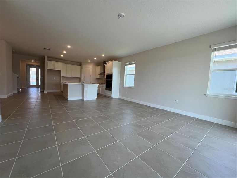 Spacious, unfurnished interior of a new home in Hills of Minneola, Minneola (Image 20).