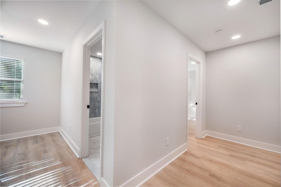 Spacious, unfurnished interior of a new home in , North Charleston (Image 25).