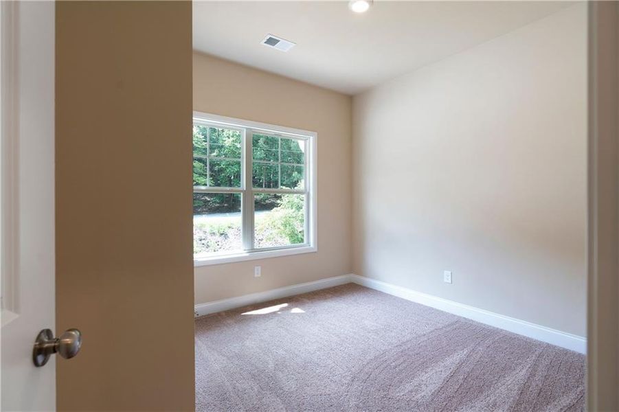 Spacious, unfurnished interior of a new home in , Waleska (Image 13).