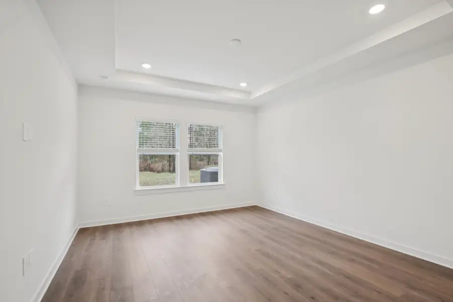 Spacious, unfurnished interior of a new home in Mission Hills, La Vergne (Image 8).