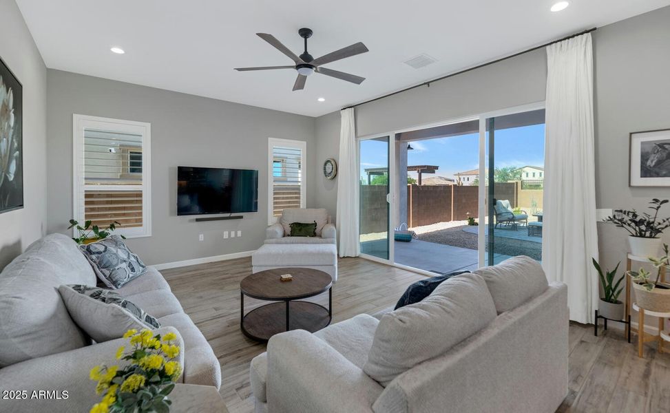 21840 N 61st Wy-large-013-035-21840 N 61