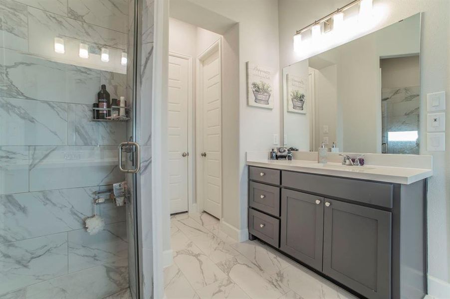 Furnished interior view inside a new home in Bridgewater 60', Midlothian (Image 29).