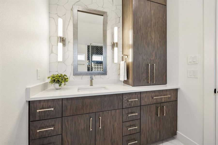 Upstairs guest bedroom en suite private bathroom. Upstairs guest bedroom en suite private bathroom.