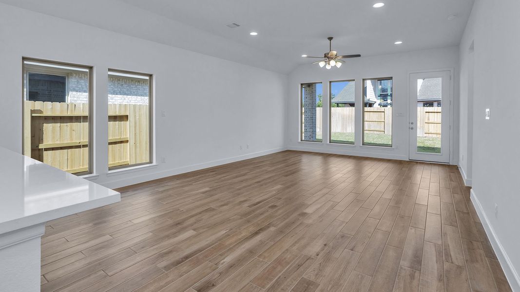 Spacious, unfurnished interior of a new home in Grand Central Park, Conroe (Image 15).