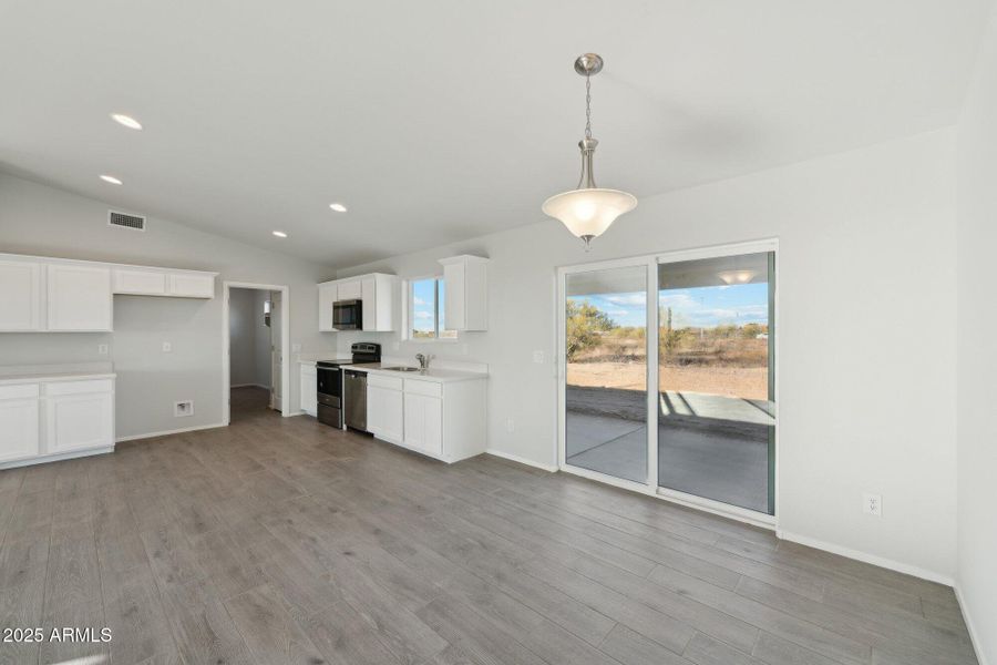 1512 221 8 1512 221 8