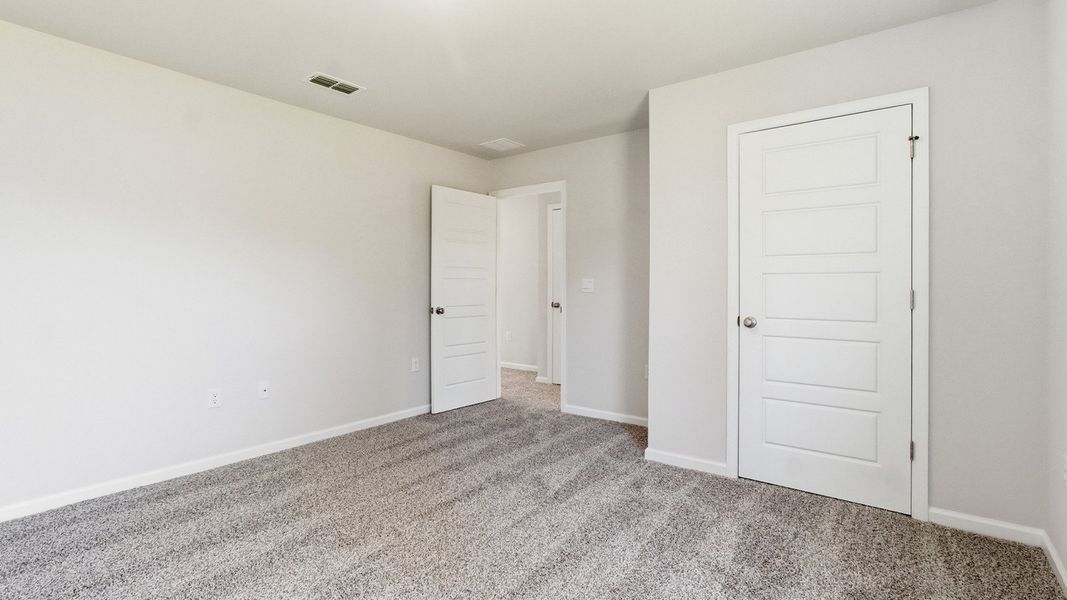 Spacious, unfurnished interior of a new home in Misting Springs, Crawfordville (Image 26).