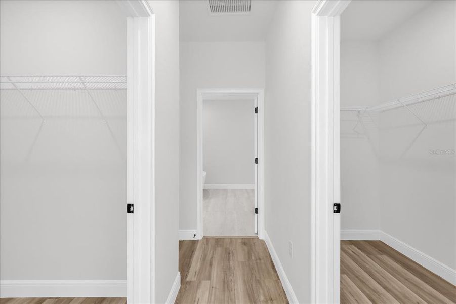 Spacious, unfurnished interior of a new home in , Ocala (Image 21).