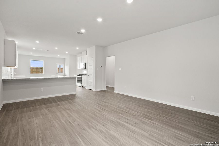 Spacious, unfurnished interior of a new home in Timber Creek, San Antonio (Image 16). Spacious, unfurnished interior of a new home in Timber Creek, San Antonio (Image 16).