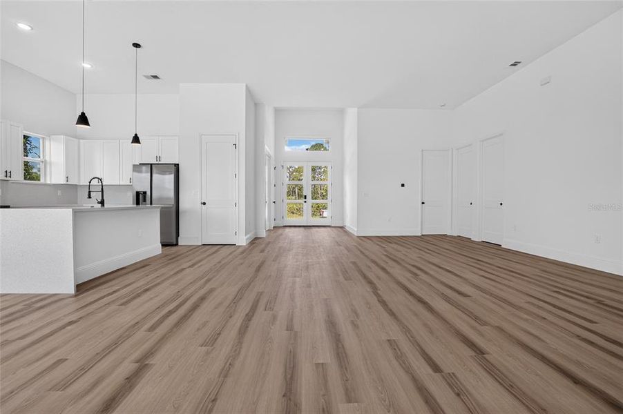 Spacious, unfurnished interior of a new home in , Port Charlotte (Image 37).