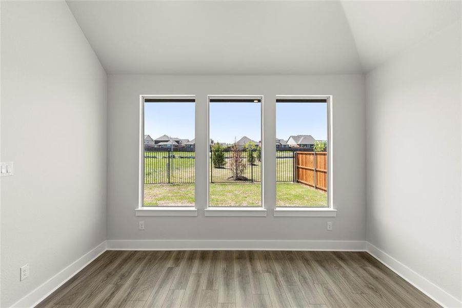 Spacious, unfurnished interior of a new home in Somerset Park, Rockwall (Image 22).