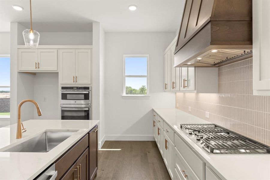16. 6913 Cater - Kitchen (3)