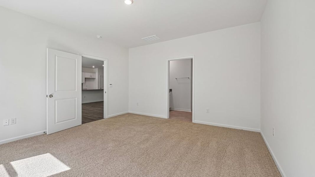 Spacious, unfurnished interior of a new home in The Villas at Laurel Oaks, Sanford (Image 18).