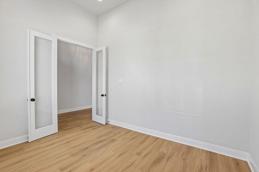 Spacious, unfurnished interior of a new home in 6 Creeks, Kyle (Image 17).
