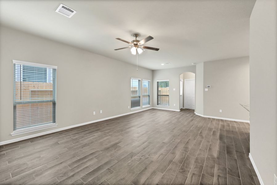 Representative unfurnished interior of a home built from the Floor Plan 1427 by Colina Homes in River Ranch, Dayton (Image 29).