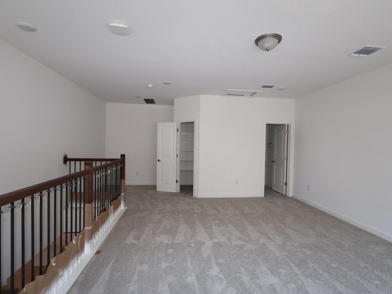Spacious, unfurnished interior of a new home in Edgewood, Leander (Image 27).