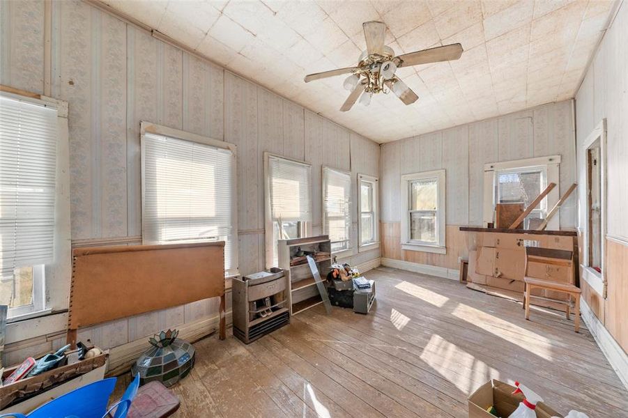 Furnished interior view inside a new home in , Marlin (Image 6).