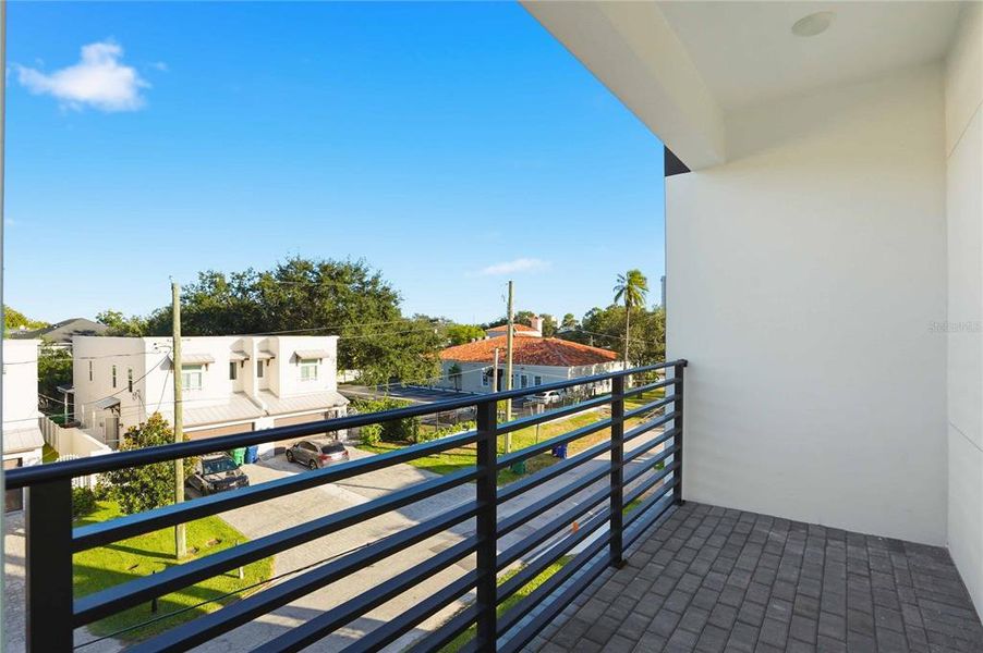 Exterior details and patio area of a home in , Tampa (Image 3).