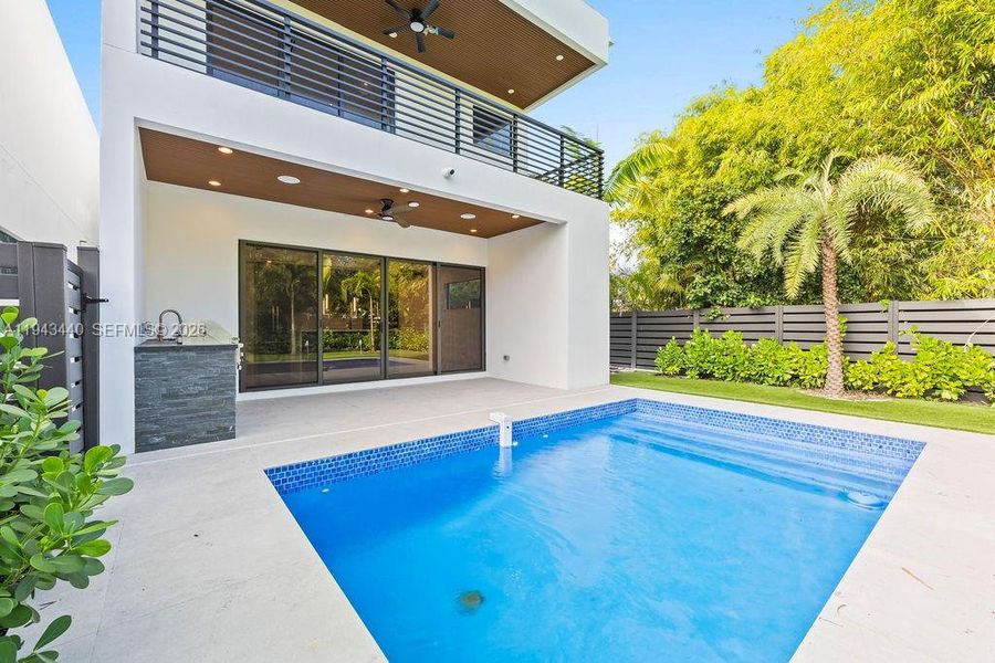 Exterior details and patio area of a home in , Fort Lauderdale (Image 37). Exterior details and patio area of a home in , Fort Lauderdale (Image 37).