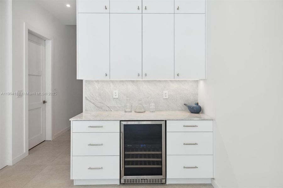 Furnished interior view inside a new home in , Pompano Beach (Image 15).